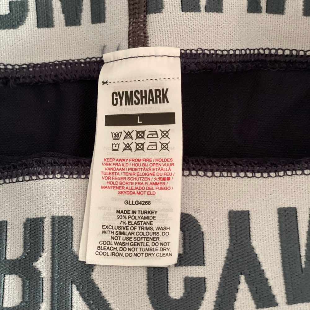 Gymshark never worn it . Brand new but I took the tag .